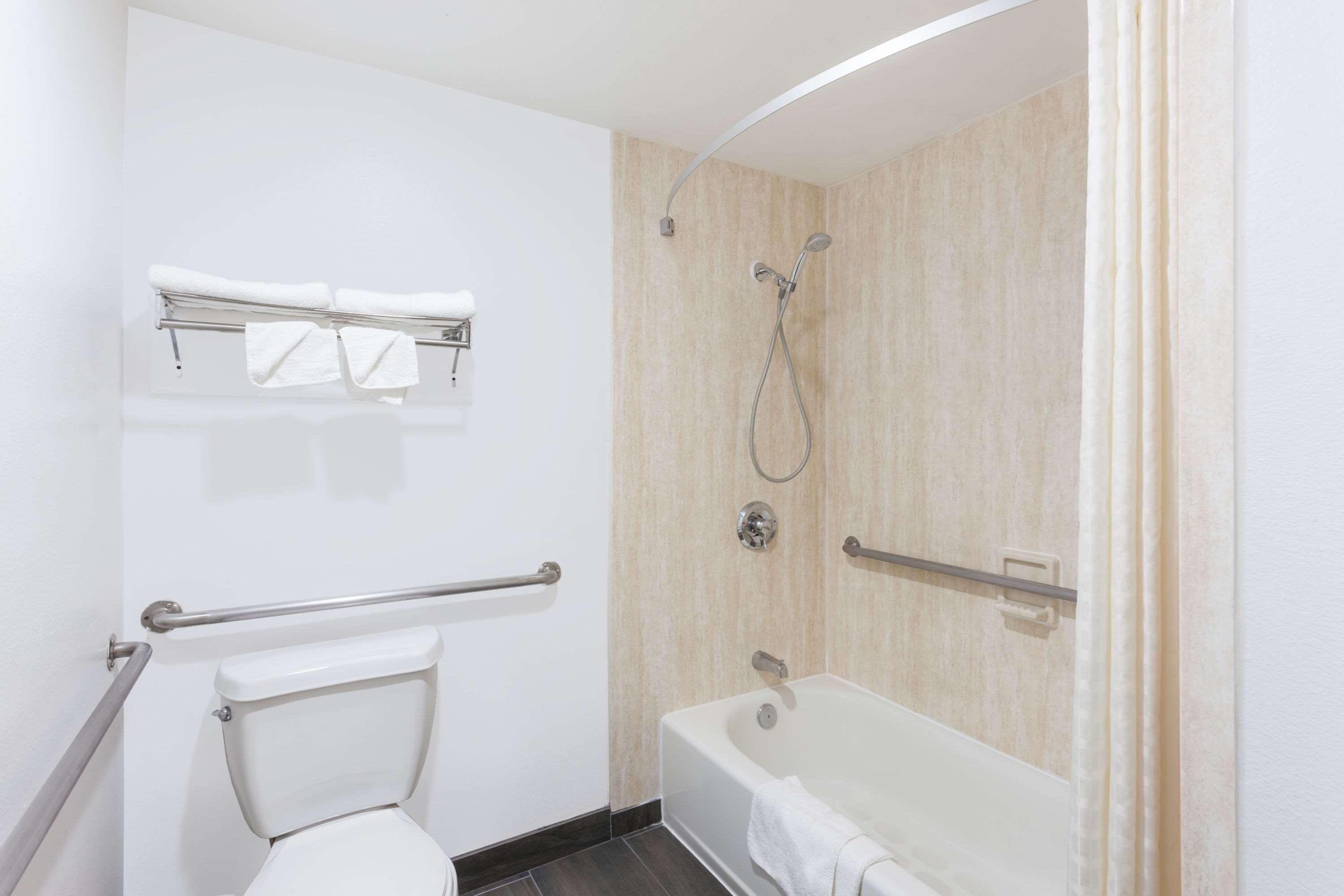 Super 8 By Wyndham San Diego 2*