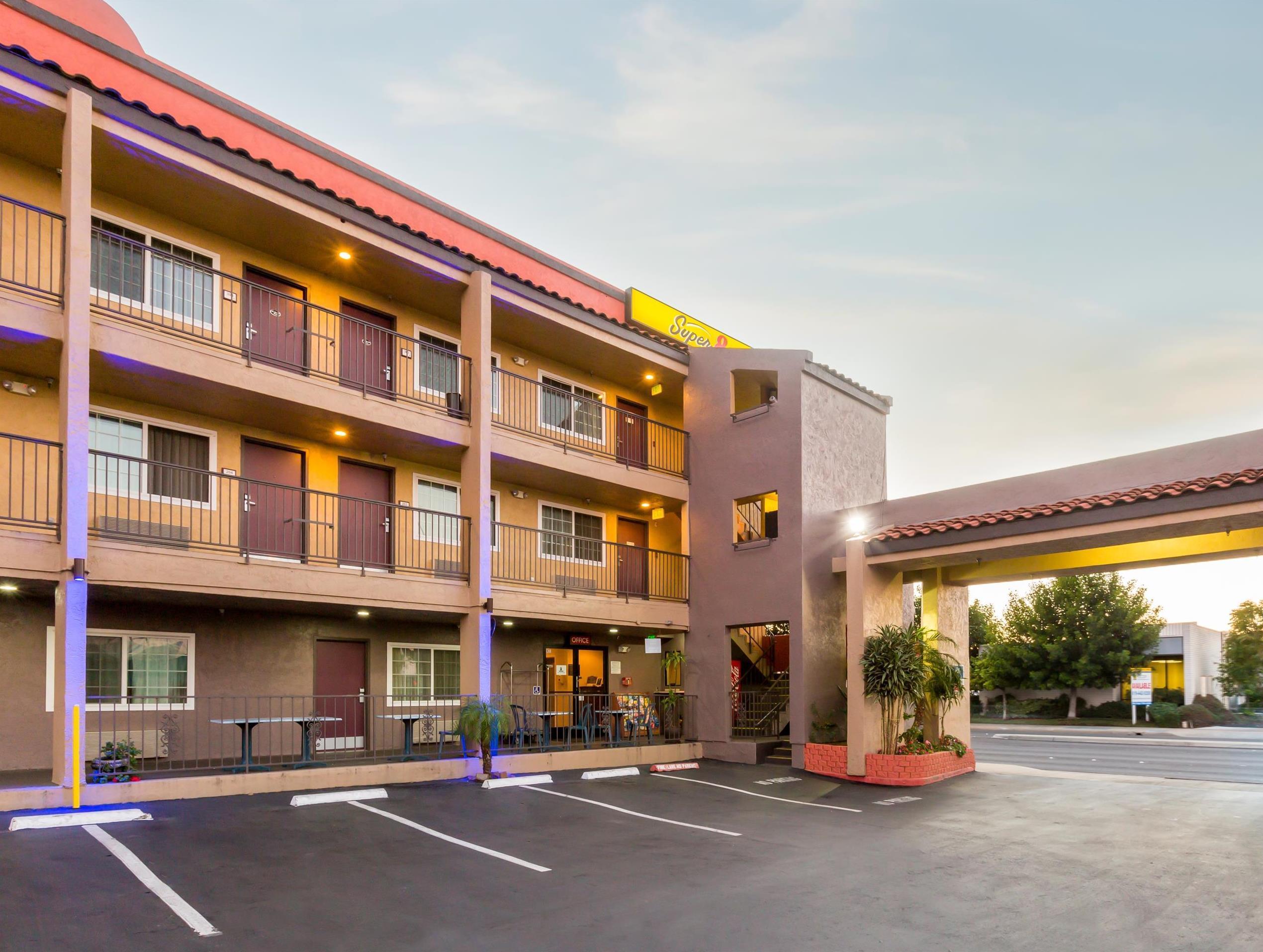 Super 8 By Wyndham San Diego Hotel