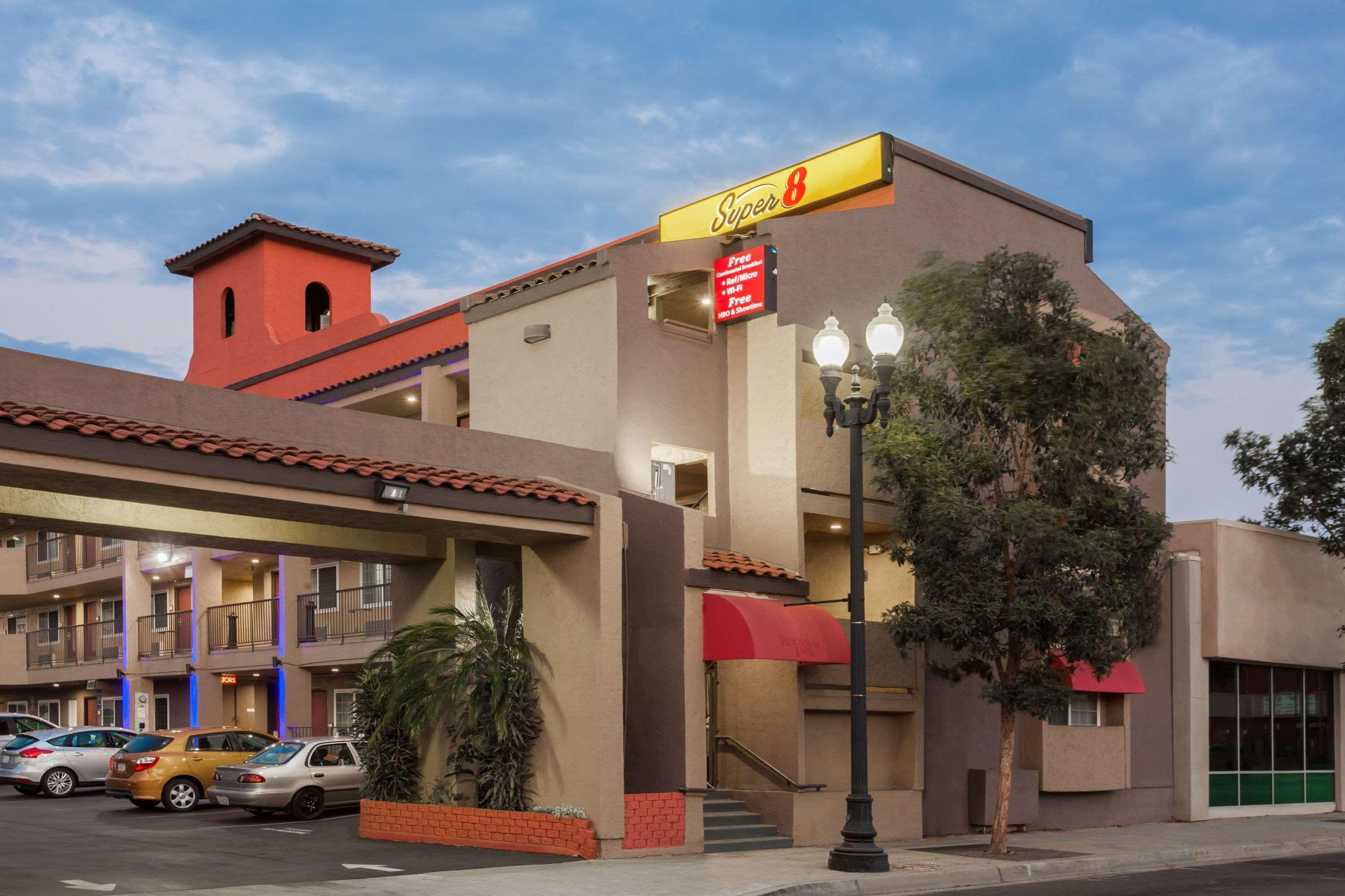 Hotel Super 8 By Wyndham San Diego