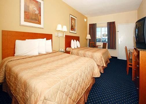 Hotel Super 8 By Wyndham San Diego 2*
