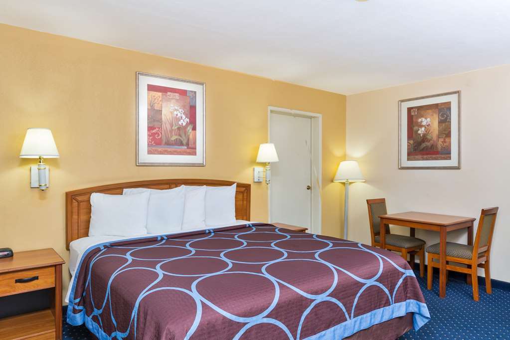 Super 8 By Wyndham San Diego 2*