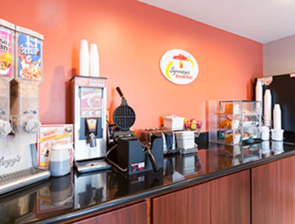 Super 8 By Wyndham San Diego Hotel