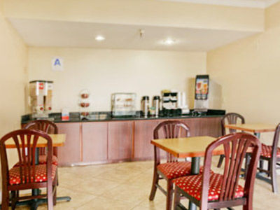 Super 8 By Wyndham San Diego Hotel