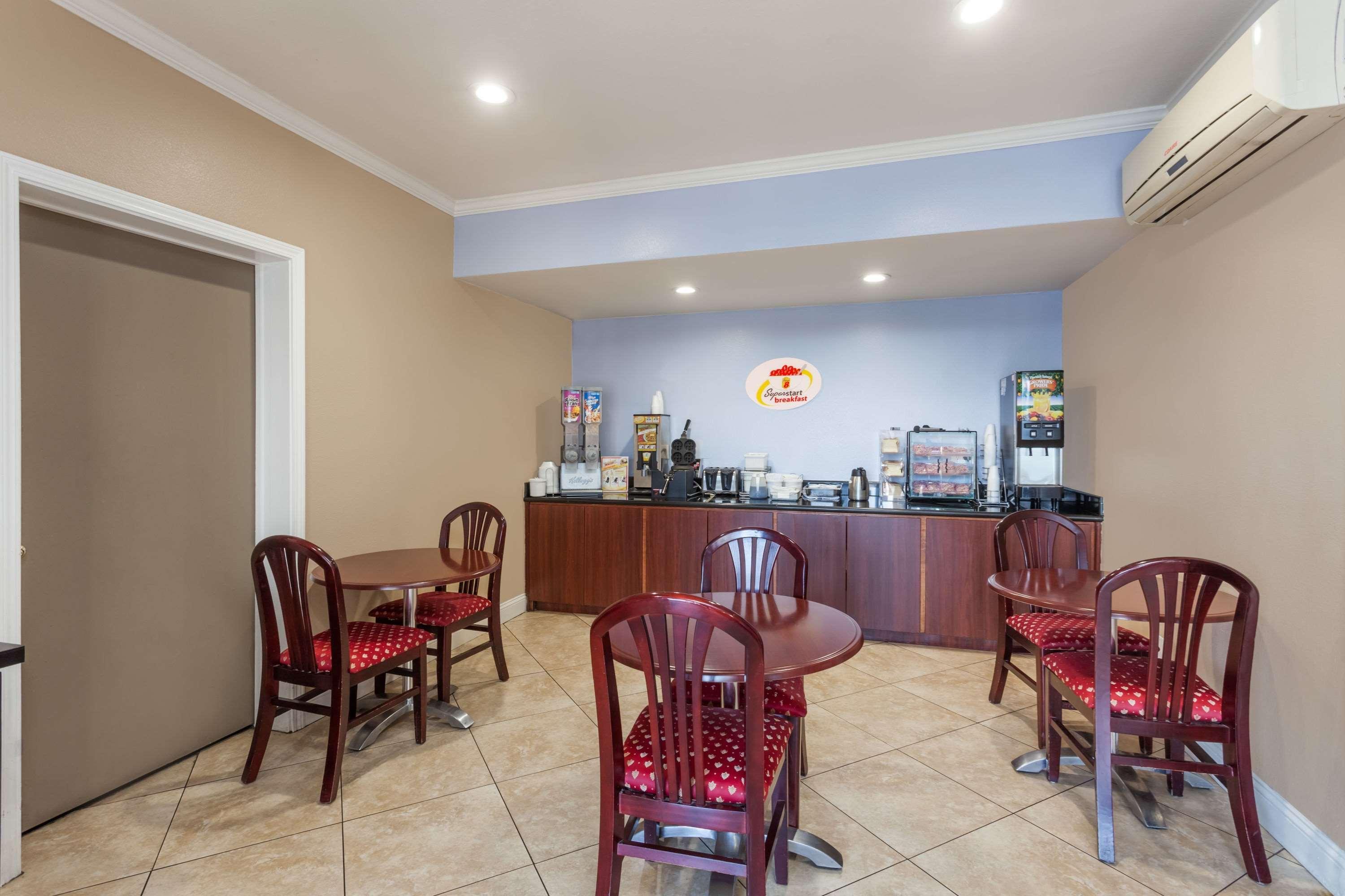 Hotel Super 8 By Wyndham San Diego 2*