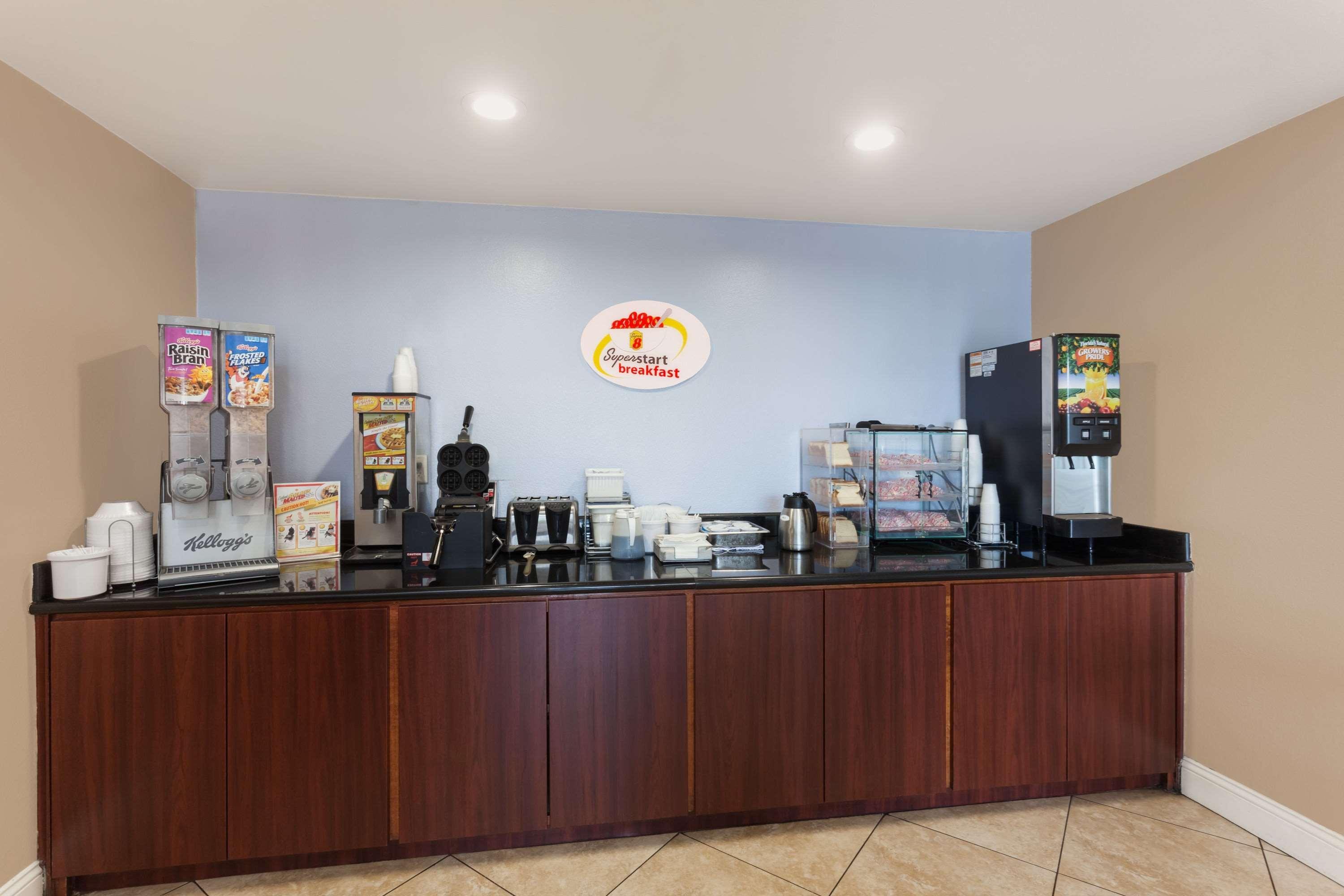 Super 8 By Wyndham San Diego 2*