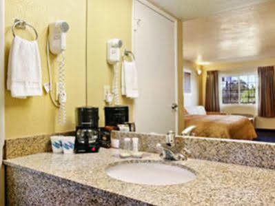 Super 8 By Wyndham San Diego Hotel